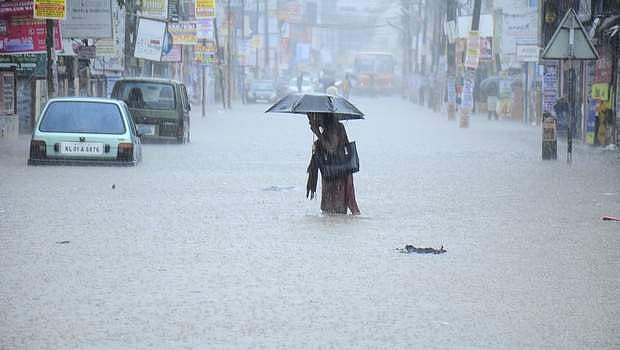 കേരളത്തിൽ മഴ ശക്തം ; മഴക്കെടുതിയിൽ ഇന്ന് നാലു മരണം, ഏഴ് ജില്ലകളില് റെഡ് അലര്ട്ട്
