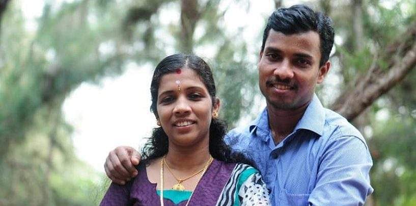'കഷ്ടപ്പെടുന്നവരുടെ വേദന അറിയാം'; ലിനിയുടെ ഭർത്താവിന്റെ ആദ്യ  ശമ്പളം ദുരിതാശ്വാസ നിധിയിലേക്ക് 