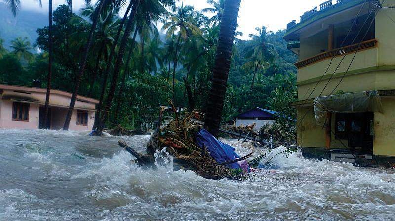 പ്രളയത്തില്‍ മുങ്ങി കേരളം , മഴക്കെടുതിയില്‍ ഇന്ന് 19 മരണം, അതീവഗുരുതര സാഹചര്യമെന്ന് സര്‍ക്കാര്‍, കേന്ദ്രസഹായം തേടി 