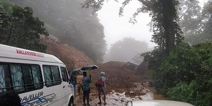 കുതിരാന് സമീപം വീണ്ടും മണ്ണിടിച്ചിൽ: ​ഗതാ​ഗതം പുനസ്ഥാപിക്കാനാവുന്നില്ല