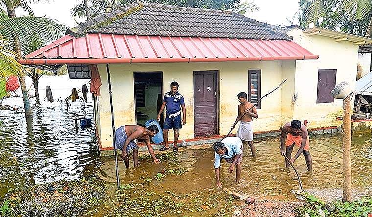 പ്രളയദുരിതം; കുട്ടനാട്, അമ്പലപ്പുഴ താലൂക്കുകളിലെ എല്ലാ വിദ്യാഭ്യാസ സ്ഥാപനങ്ങൾക്കും വ്യാഴാഴ്ച അവധി