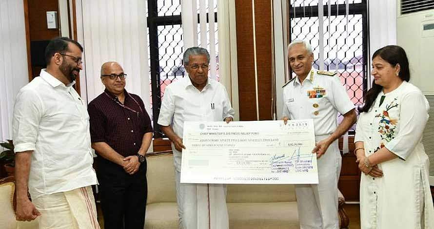 പ്രളയം: സഹായ ഹസ്തവുമായി ഇന്ത്യന് നേവി: 8.92 കോടി ദുരിതാശ്വാസനിധിയിലേക്ക്