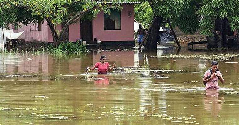 മഴക്കെടുതി : മുഖ്യമന്ത്രി വിളിച്ച അവലോകനയോഗം ആലപ്പുഴയില്‍ തുടങ്ങി ; പ്രതിപക്ഷം ബഹിഷ്‌കരിച്ചു, നടപടി രാഷ്ട്രീയപാപ്പരത്തമെന്ന് മന്ത്രി ജി സുധാകരന്‍