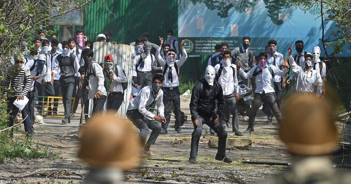 കശ്മീരിന്റെ പ്രത്യേക പദവി ഇന്ന് കോടതിയില്‍; സംസ്ഥാനത്ത് വ്യാപക ആക്രമണത്തിന് സാധ്യതയെന്ന് ഇന്റലിജന്‍സ്