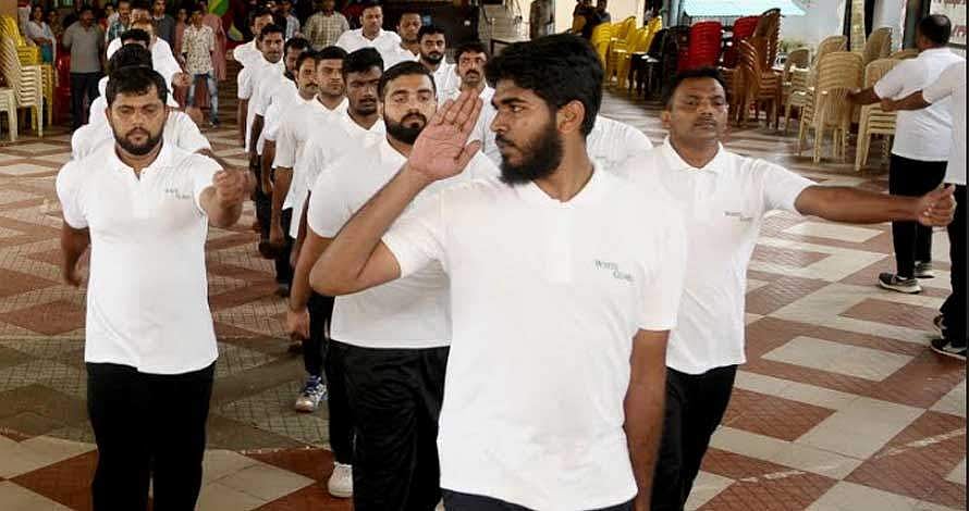 സിപിഎം മാതൃകയാക്കി മുസ്ലീലീഗ്; പ്രതിരോധ സേനയുമായി വൈറ്റ് ഗാര്‍ഡ്