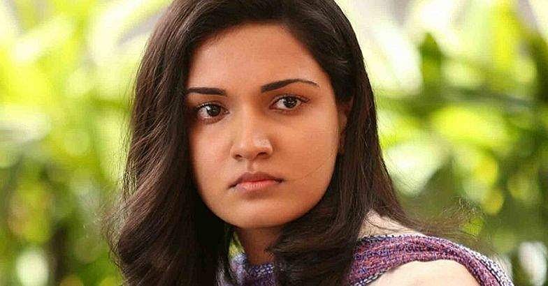 'താന്‍ ചതിക്കപ്പെട്ടു' ; അമ്മ നേതൃത്വത്തിനെതിരെ തുറന്നടിച്ച് ഹണി റോസ്