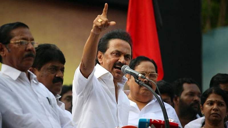സ്റ്റാലിന്റെ കാലില്‍ പിടിക്കരുത്, ഹാരങ്ങള്‍ അര്‍പ്പിക്കരുത്;  'വണക്കം' തന്നെ ധാരാളം: പാര്‍ട്ടി അണികള്‍ക്ക് ഡിഎംകെ നിര്‍ദേശം