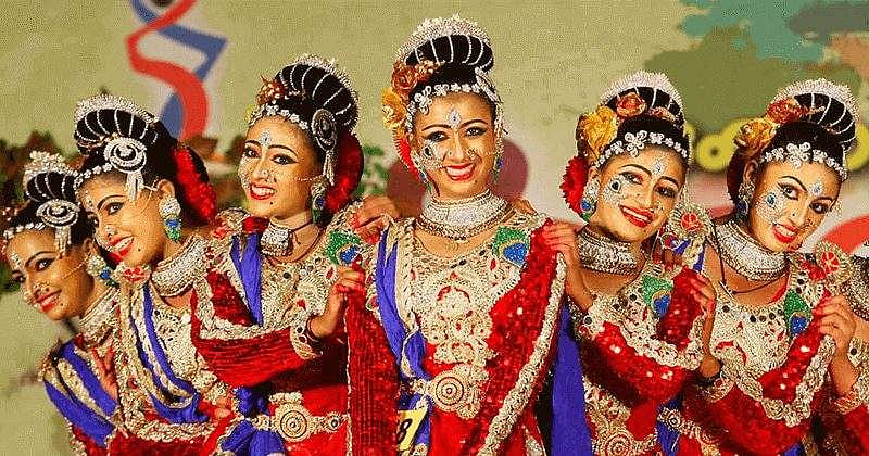 സംസ്ഥാന സ്കൂള് കലോത്സവം നടത്തും, ആര്ഭാടം ഒഴിവാക്കും; വിദ്യാര്ത്ഥികള്ക്ക് ഗ്രേസ് മാര്ക്ക് നഷ്ടമാക്കരുതെന്ന് മുഖ്യമന്ത്രി