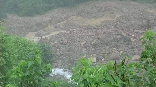 കനത്ത മഴയും ഉരുൾപൊട്ടലും; രൂപപ്പെട്ടത് 100 മീറ്റര്‍ നീളവും 50 മീറ്റര്‍ ആഴവുമുള്ള വലിയ തടാകം