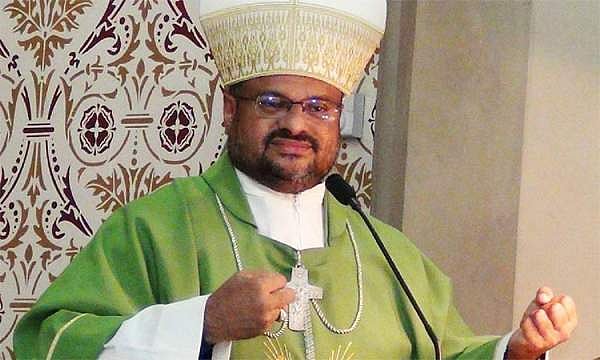 ഫ്രാങ്കോ മുളയ്ക്കലിനെ ജലന്ധര്‍ രൂപതയുടെ ചുമതലകളില്‍ നിന്ന് നീക്കി ; ആഗ്നെലോ റുഫീനോ ഗ്രേഷ്യസിന് താല്‍ക്കാലിക ചുമതല