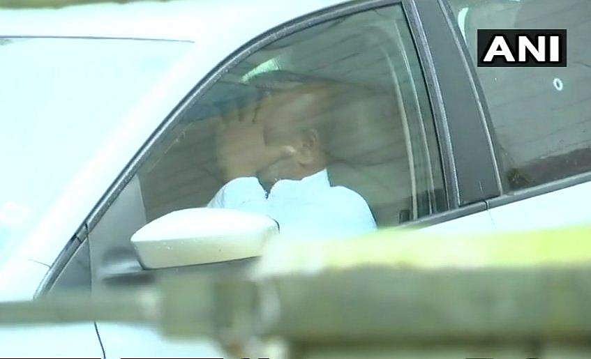 ആദ്യദിനം പോളോയില്‍, പിറ്റേന്ന് വെന്റോയില്‍, ബിഷപ്പിനായി പൊലീസിന്റെ കാറുമാറ്റി കളി, ചിത്രം പകര്‍ത്താതിരിക്കാന്‍ കാറിന് സമാന്തരമായി ഓടി അനുചരന്മാര്‍
