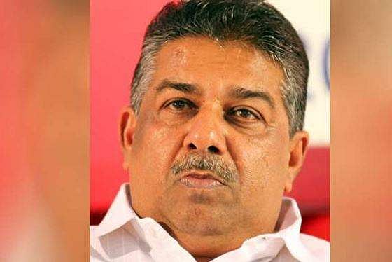 'ഇവനാണ് ആ വാര്‍ത്ത കൊടുത്തത്, നിനക്ക് വെച്ചിട്ടുണ്ട്, കാണിച്ചുതരാം'; പൊതുവേദിയില്‍ മാധ്യമപ്രവര്‍ത്തനെ ഭീഷണിപ്പെടുത്തി എംഎല്‍എ