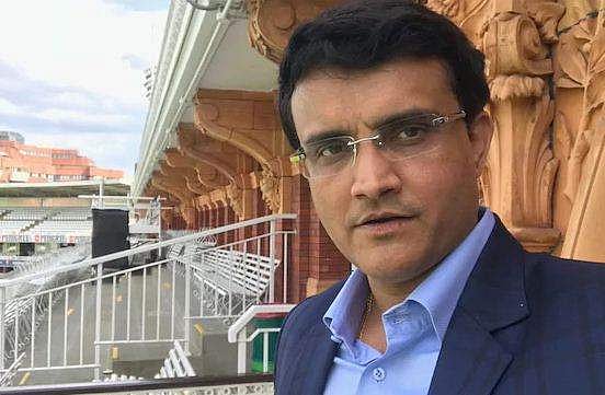 കോച്ചിന് കളിക്കാന്‍ ഇത് ഫുട്‌ബോള്‍ അല്ല, ക്രിക്കറ്റ് നായകന്റെ കളിയെന്ന് ഗാംഗുലി