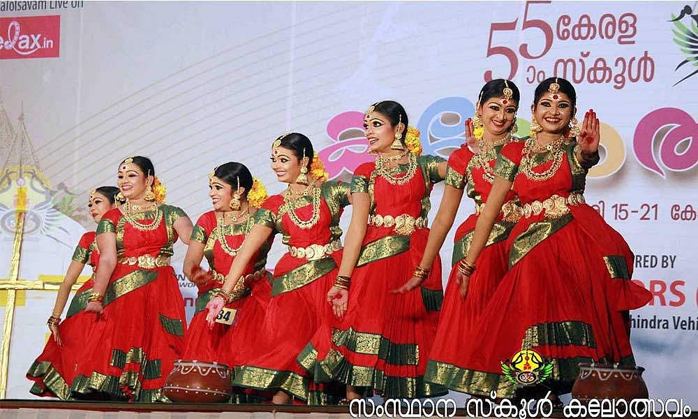 സംസ്ഥാന കലോത്സവം ഉപേക്ഷിക്കില്ല; ആര്ഭാടം കുറച്ച് നടത്താന് ആലോചന