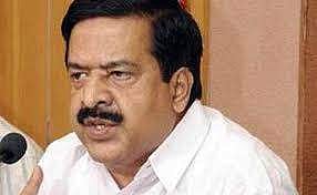 പരാതി പൊലീസിന് കൈമാറാതെ മന്ത്രി തന്നെ അന്വേഷിക്കുന്നത് കേട്ടുകേള്‍വിയില്ലാത്ത കാര്യം: ചെന്നിത്തല