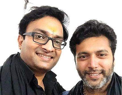 മകരവിളക്ക് കാണാന്‍ ജയം രവി സന്നിധാനത്ത്: കൂടെ കളക്ടര്‍ ബ്രോയും, സെല്‍ഫി വൈറല്‍