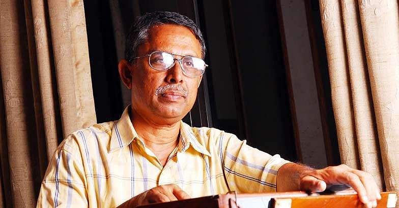 കണ്ണീര് കായലില് കടലാസിന്റെ തോണിയിറക്കിയ പാട്ടിന്റെ ഏകാന്ത ചന്ദ്രിക