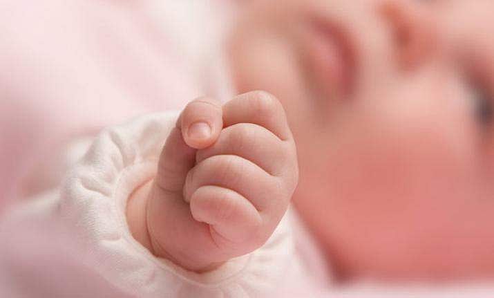 നാലാമതും പെൺകുട്ടി; ഉപേക്ഷിക്കാൻ നേപ്പാളി ദമ്പതികളുടെ ശ്രമം; പോറ്റാനുള്ള വരുമാനമില്ലെന്ന് പിതാവ്