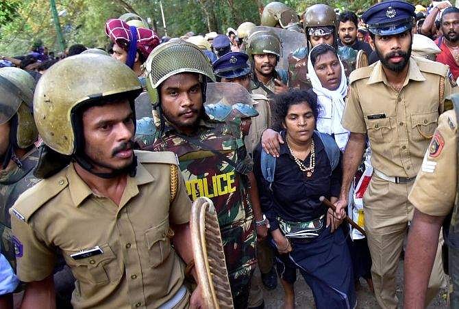 ശബരിമല; പട്ടികയിലെ തെറ്റുകൾ കണ്ടെത്തി തിരുത്താനൊരുങ്ങി സർക്കാർ; എഡിജിപി അന്വേഷിക്കും