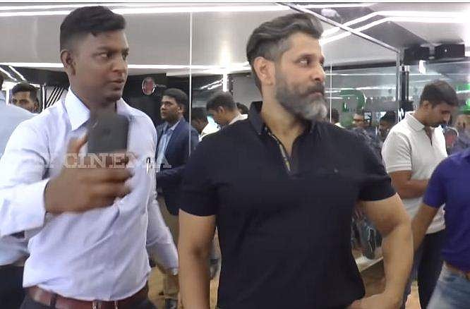 സെല്‍ഫിക്ക് വന്ന ആരാധകനോട് വിക്രം ദേഷ്യപ്പെട്ടോ?; ബാക്കിയെല്ലാം ഈ വിഡിയോ പറയും 