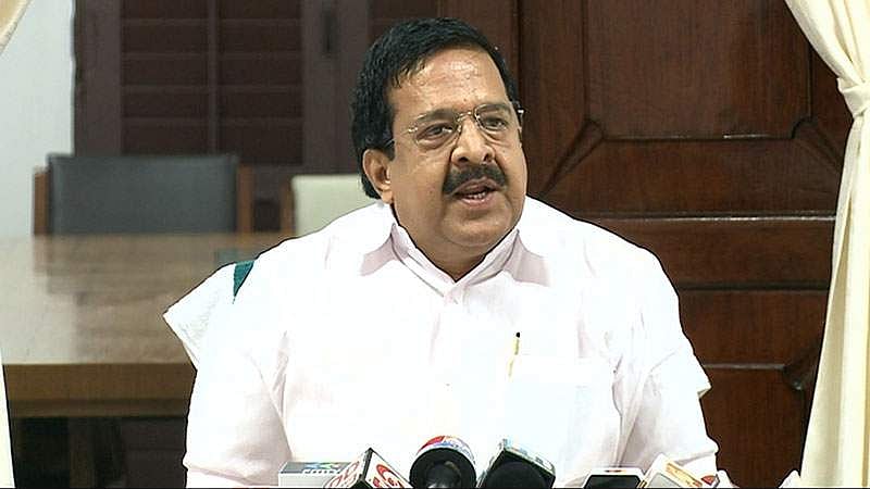 അരിക്കടത്ത് തടയാതെ തമിഴ്‌നാടിന് കത്തയച്ചിട്ട് എന്ത് കാര്യം: മുഖ്യമന്ത്രിയോട് ചെന്നിത്തല