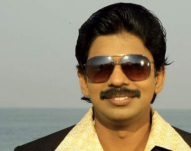 51,000 കൊടുത്തതില്‍ വിമര്‍ശനം കനത്തു ; ശബരിമല കര്‍മ്മ സമിതിക്ക് ഒരു ലക്ഷം കൂടി കൊടുത്ത് സന്തോഷ് പണ്ഡിറ്റ്