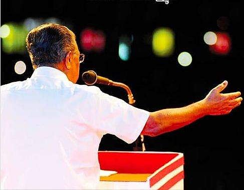 ചെത്തുകാരുടെ മക്കള്‍ ഒത്തുചേരണം; പിണറായിക്ക് പിന്തുണയുമായി അശോകന്‍ ചെരുവില്‍
