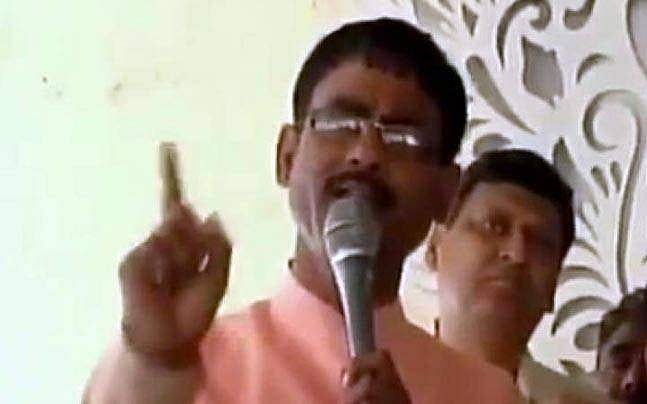 ഇന്ത്യയില് സുരക്ഷിതത്വമില്ലെന്ന് പറയുന്നവരെ ബോംബിട്ട് കൊല്ലണം ; വിവാദ പ്രസ്താവനയുമായി ബിജെപി എംഎല്എ ( വീഡിയോ )