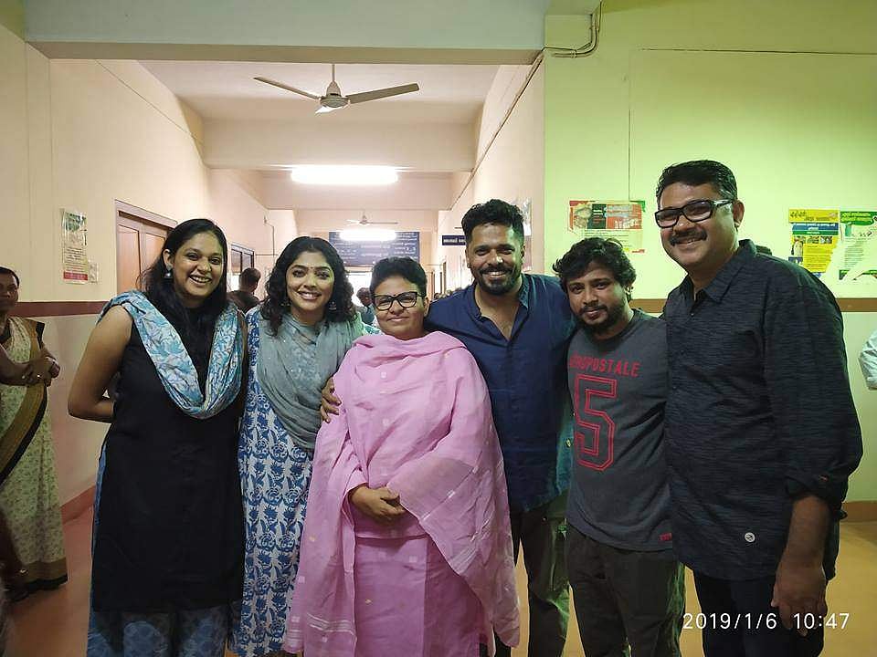 വൈറസിന് ഇന്ന് തുടക്കം: ആഷിക് അബുവും സംഘവും കോഴിക്കോട് മെഡിക്കല് കോളജില്