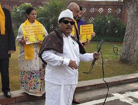 എംജിആർ പാർലമെന്റിൽ !;  അമ്പരപ്പോടെ എംപിമാർ