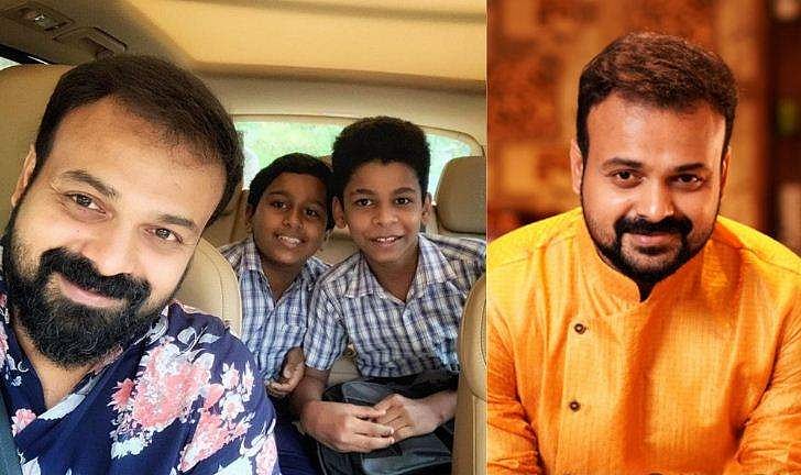 ഇവരിൽ ആരാണ് റോമിയോ? ലിഫ്റ്റടിച്ച പയ്യന്മാരെ കാട്ടി ചാക്കോച്ചൻ ചോദിച്ചു; ഒടുവിൽ താരത്തെ ട്രോളി ആരാധകർ 