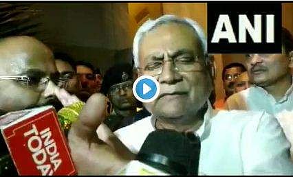 ഇവിടെ മാത്രമാണോ പ്രളയം? ലോകത്ത് മറ്റെങ്ങുമില്ലേ? അമേരിക്കയില്‍ എന്താണുണ്ടായത്? ; മാധ്യമ പ്രവര്‍ത്തകരോടു തട്ടിക്കയറി മുഖ്യമന്ത്രി