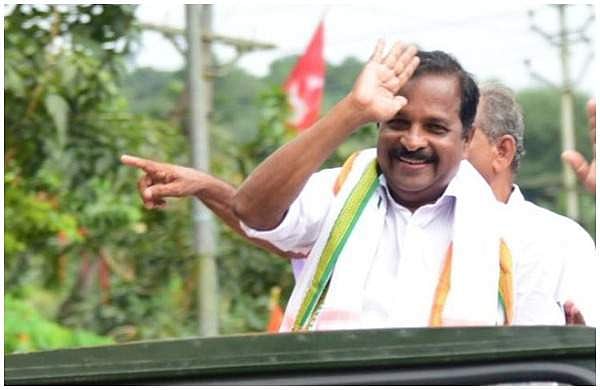 വോട്ട് ചോദിക്കാന്‍ വന്ന യുഡിഎഫ് സ്ഥാനാര്‍ത്ഥിയെ പള്ളിയില്‍നിന്ന് ഇറക്കിവിട്ടു; പിന്നില്‍ എംഎല്‍എയുടെ സഹായിയെന്ന് ആരോപണം, സിപിഎം ഗൂഢാലോചനയെന്ന് മോഹന്‍രാജ്