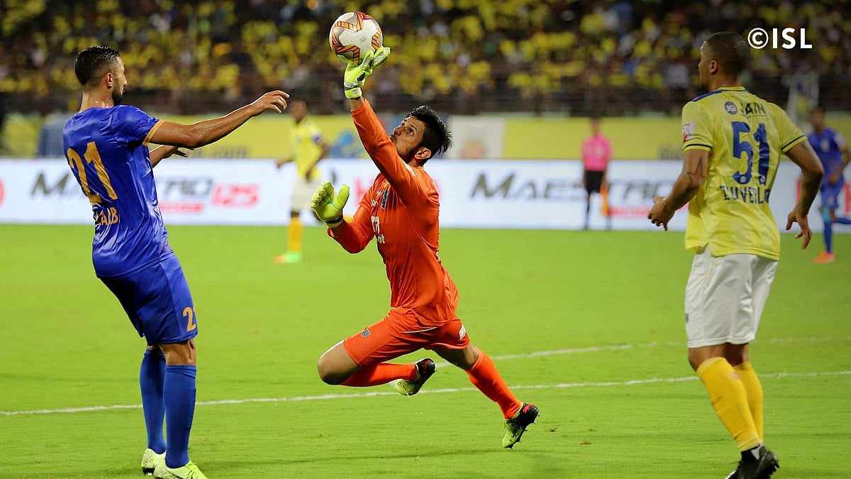 ഐഎസ്എല്; ആദ്യ പകുതി ഗോള് രഹിതം; രണ്ട് സുവര്ണാവസരങ്ങള് മുതലാക്കാനാകാതെ ബ്ലാസ്റ്റേഴ്സ്