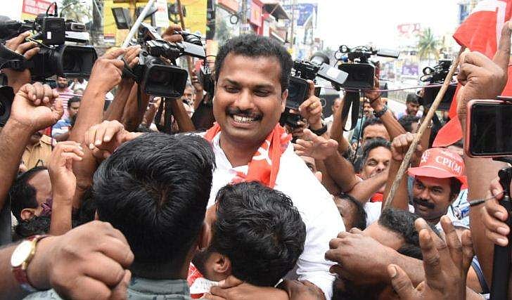 പ്രശാന്ത് 'മേയര്‍ ബ്രൊ' ആയി തുടരും?; സിപിഎമ്മില്‍ ചര്‍ച്ച, നിയമവശം പരിശോധിക്കുന്നു