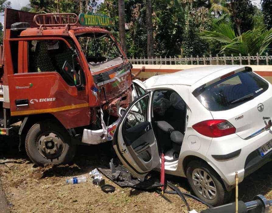 ലോറിയും കാറും ബൈക്കും കൂട്ടിയിടിച്ചു; മുണ്ടക്കയത്ത് മൂന്ന് മരണം