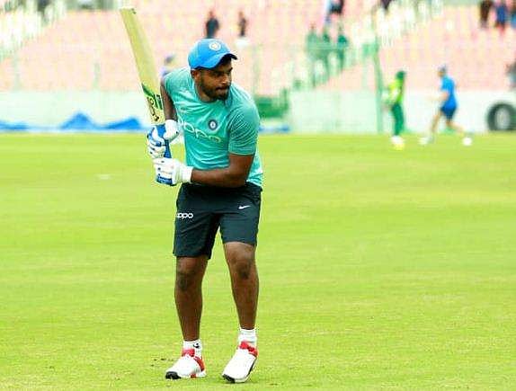 'പോകു സഞ്ജു, പോയി അടിച്ചു തകര്‍ക്കു; കുറെ നാളെത്തെ കടം തീര്‍ക്കാനുണ്ടല്ലോ'