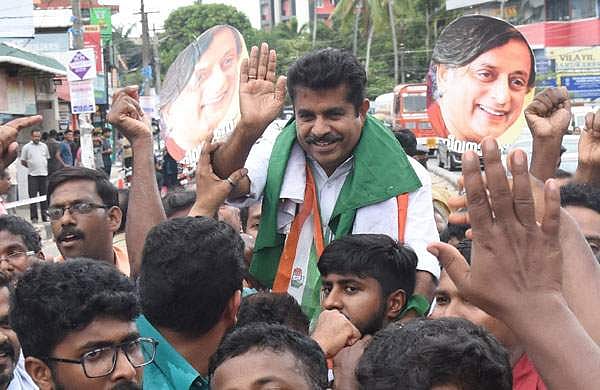 റോബിന് പീറ്ററുടെ അയോഗ്യത എന്തായിരുന്നെന്ന് അറിയില്ല; പാര്ട്ടി വേദിയില് ചിലതു പറയാനുണ്ട്: അടൂര് പ്രകാശ്