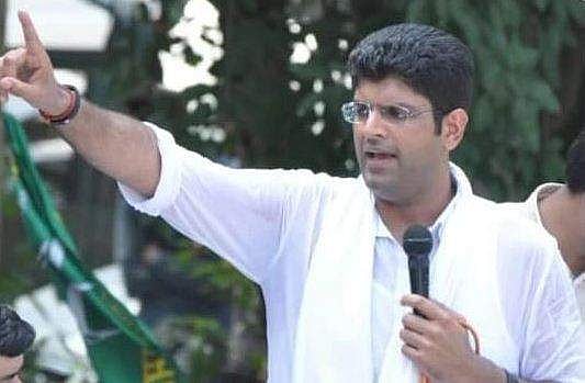 'വിജയിച്ചത് ബിജെപിയ്‌ക്കെതിരേ വോട്ടു ചോദിച്ച്, അധികാരത്തിനായി ജനങ്ങളെ വഞ്ചിക്കുന്നു'; ജെജെപിയ്‌ക്കെതിരേ കോണ്‍ഗ്രസ്