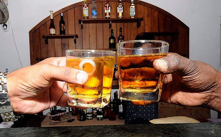 ഡല്ഹിയില് മദ്യത്തിന് വില കുറയും: 20 മുതല് 25 ശതമാനം വരെ കുറവ്