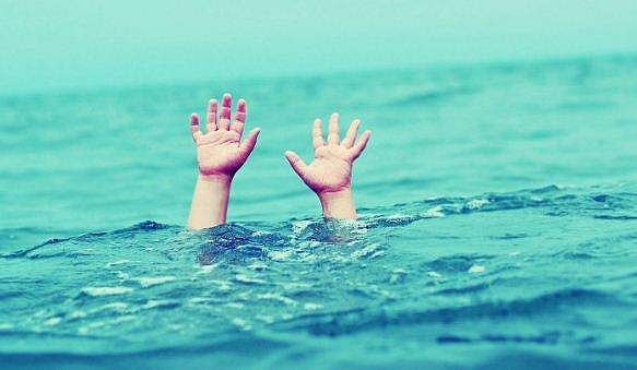 കൊച്ചിയില്‍ യുവാവ് കായലില്‍ ചാടി; ജീവന്‍ പണയം വെച്ച് രക്ഷാപ്രവര്‍ത്തനം