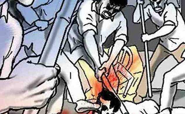 ദുര്മന്ത്രവാദമാരോപിച്ച് ആറ് വയോധികരെ ആള്ക്കൂട്ടം മലം തീറ്റിച്ചു, പല്ല് അടിച്ചുകൊഴിച്ചു, ക്രൂര മര്ദനം; ഞെട്ടിക്കുന്ന സംഭവം