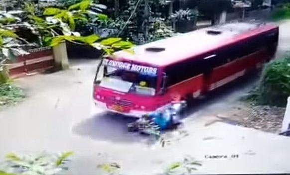 ശ്രദ്ധയില്ലാതെ വാഹനം പ്രധാനറോഡിലേക്ക്, അപകടം വന്ന വഴി; മുന്നറിയിപ്പ് വീഡിയോ