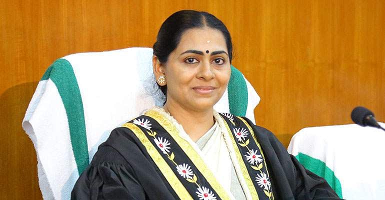 സൗമിനി ജെയ്ൻ പുറത്തേക്ക് ? മേയർ മാറ്റത്തിൽ ഇന്ന് തീരുമാനം ; മുല്ലപ്പള്ളിയുമായി കൂടിക്കാഴ്ച നടത്തും