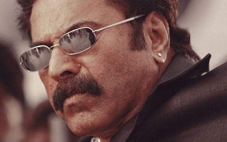 വെള്ളി ചെയിനും കടുക്കനും, കറുപ്പിൽ സ്റ്റൈലിഷായി മമ്മൂക്ക; ഷൈലോക്ക് ഫസ്റ്റ് ലുക്ക്