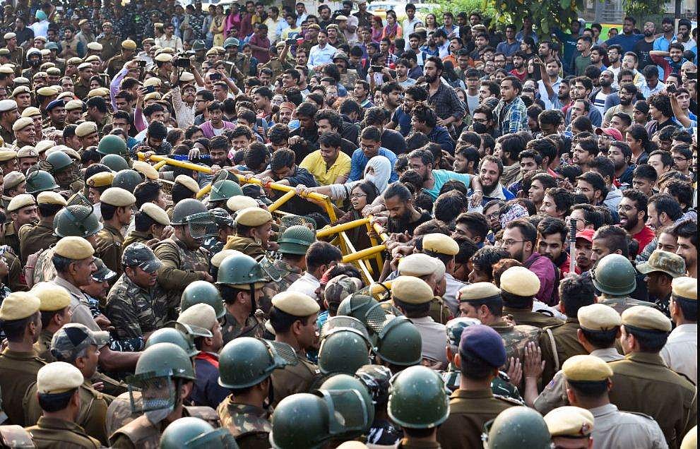 ജെഎന്‍യു ഹോസ്റ്റല്‍ ഫീസ് വര്‍ധന പിന്‍വലിച്ചു; സമരം തുടരുമെന്ന് വിദ്യാര്‍ഥികള്‍