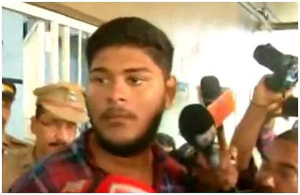 പൊലീസ് പിടിച്ചെടുത്ത 'നിരോധിത' പുസ്തകങ്ങളുടെ കൂട്ടത്തില്‍ സിപിഎം ഭരണഘടനയും