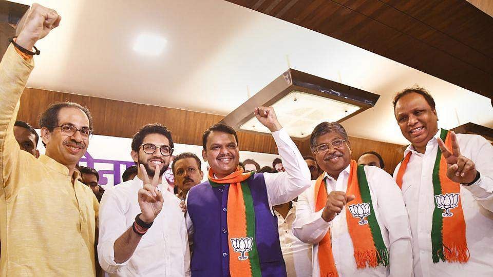 'ബിജെപിയുടെ കൂടെനില്ക്കാന് സന്തോഷം', അധികാരം പിടിക്കാന് വീണ്ടും കളംമാറ്റാന് ശിവസേന