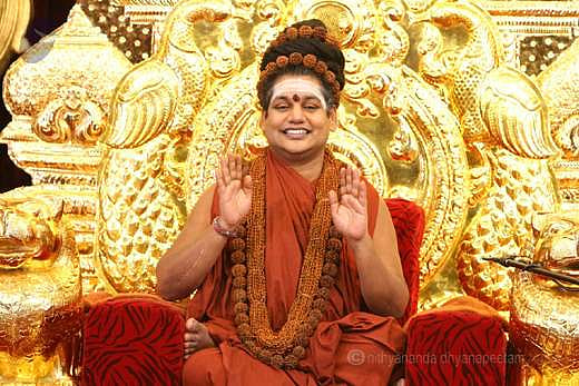 'പാതിരാത്രികളില്‍ സ്വാമിജിക്ക് വേണ്ടി വീഡിയോ ചെയ്യിപ്പിച്ചു'; നിത്യാനന്ദയുടെ ആശ്രമത്തില്‍ അനുഭവിച്ചത് കൊടിയ പീഡനം; പതിനഞ്ചുകാരിയുടെ വെളിപ്പെടുത്തല്‍