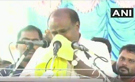 'മകനെ തോല്‍പ്പിക്കരുതായിരുന്നു, എന്തു തെറ്റാണ് ഞാന്‍ ജനങ്ങളോട് ചെയ്തത്?'; പൊട്ടിക്കരഞ്ഞ് കുമാരസ്വാമി (വീഡിയോ)